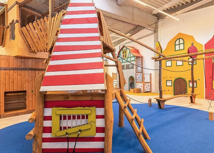 6 Person In Apartament